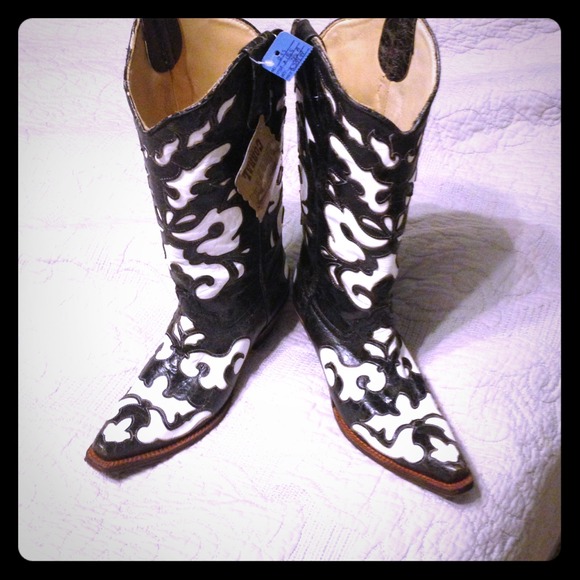 Corral cowgirl boots :)