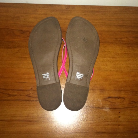 ⛔Sold⛔ flip flops - Picture 2 of 3