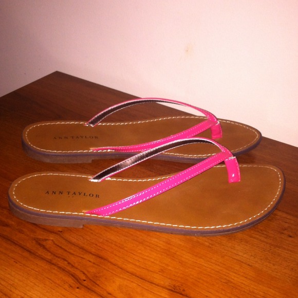 ⛔Sold⛔ flip flops - Picture 3 of 3
