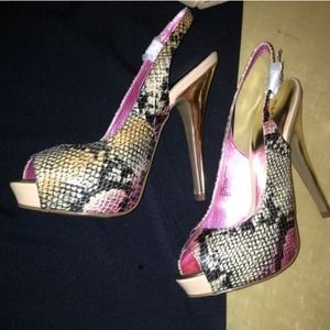 Sexy Madden Girl Jaymes Snakeskin Coral Multi Pump