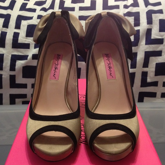 Betsey Johnson Satin Peep-Toe Pumps - Size 6