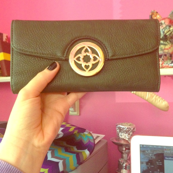 Brand new green pleather wallet ! - Picture 1 of 3