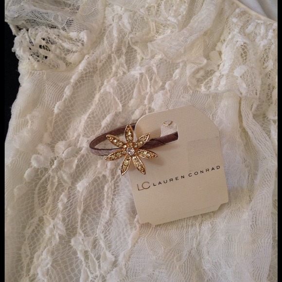 Sweet Ribbon-Wrapped Bracelet with Gold Flower - Picture 2 of 3