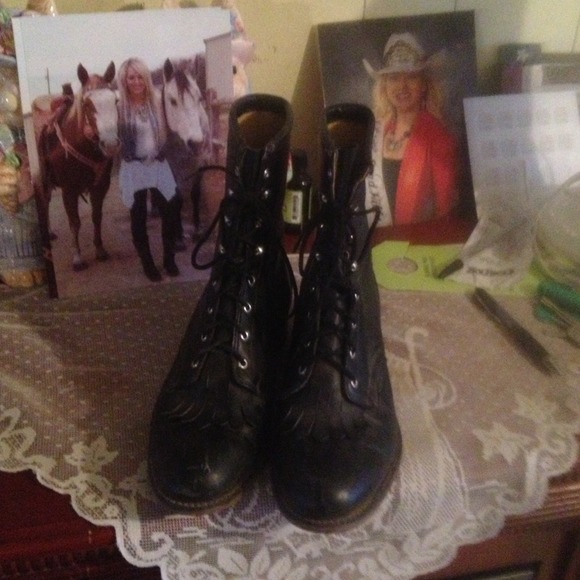 Nearly new black lace up ropers
