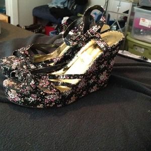 Black flower sandals