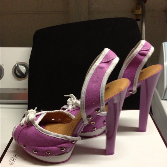 Used shoes but in good condition , wore once only