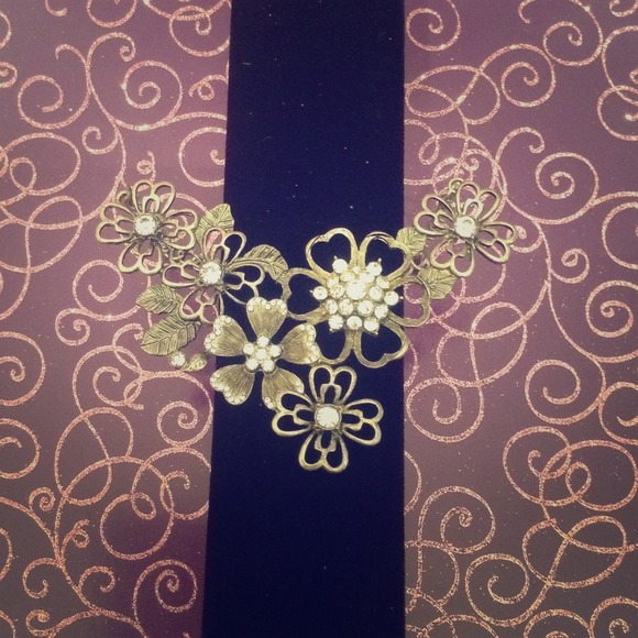 Pretty silver necklace