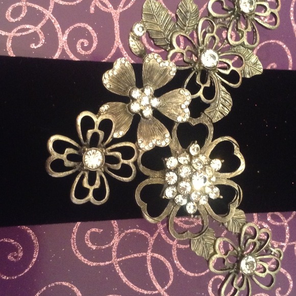 Pretty silver necklace - Picture 2 of 4