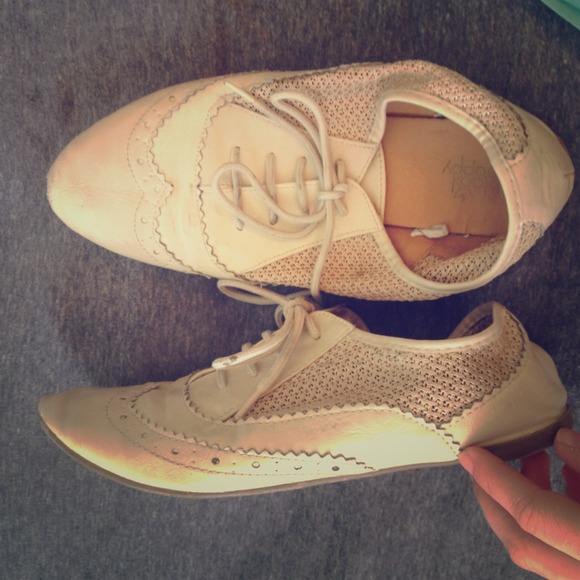 Wingtip oxfords