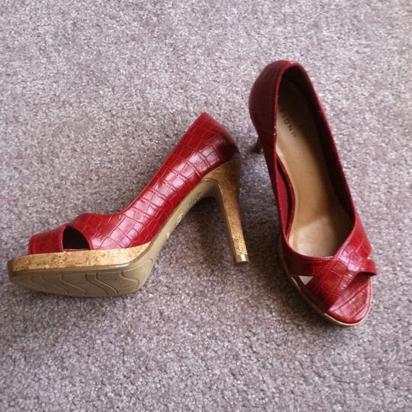 Open toe pumps - Picture 2 of 2