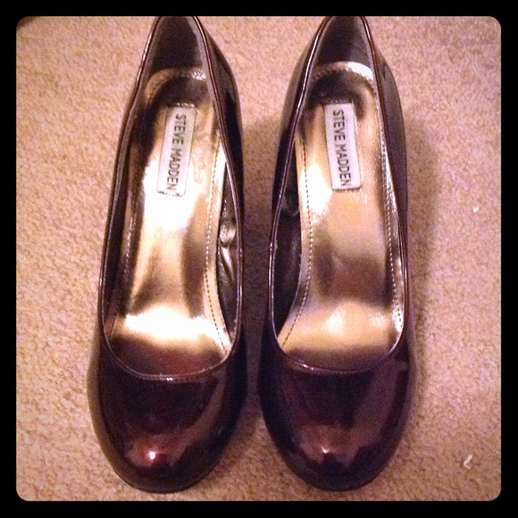 Maroon Steve Madden heels - Picture 1 of 2