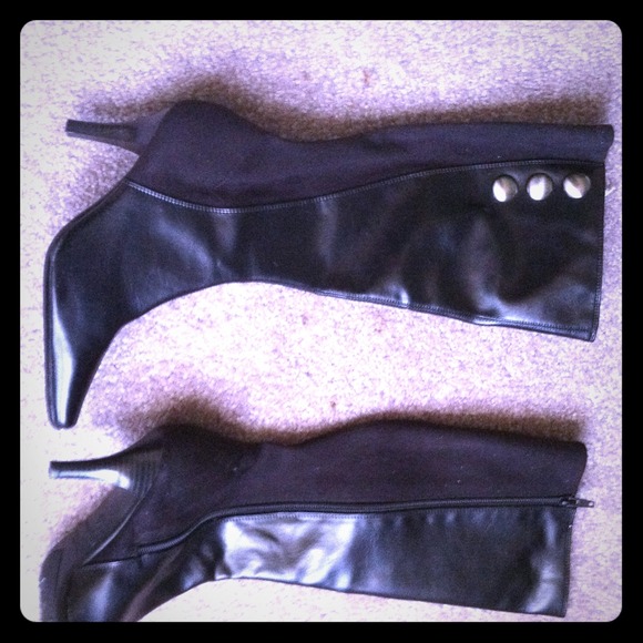 Pointed toe boots