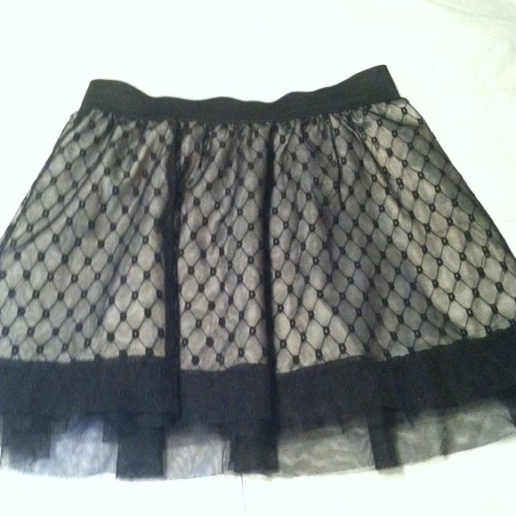 Black and crème skirt! - Picture 1 of 3