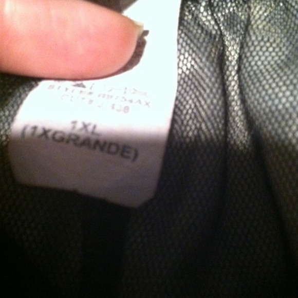 Black and crème skirt! - Picture 2 of 3