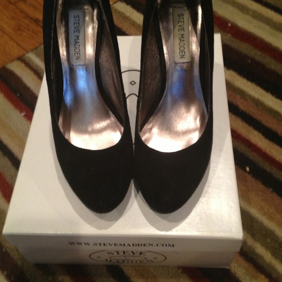 💢Reduced!💢 Little black pumps!