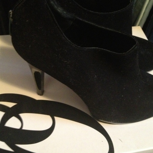 Black booties - Picture 2 of 4