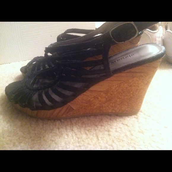 Black wedges!