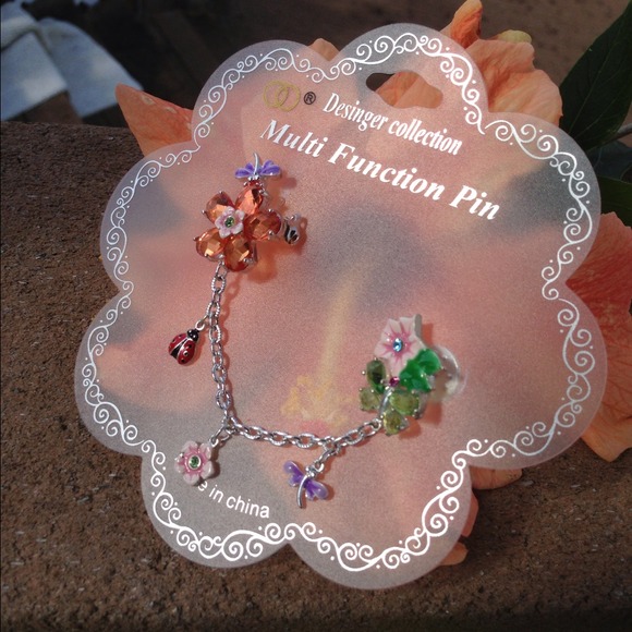 Beautiful rhinestone brooch/pin - Picture 2 of 4