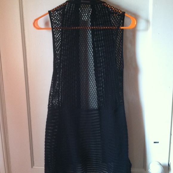 Sleeveless see-thru sweater - Picture 2 of 3