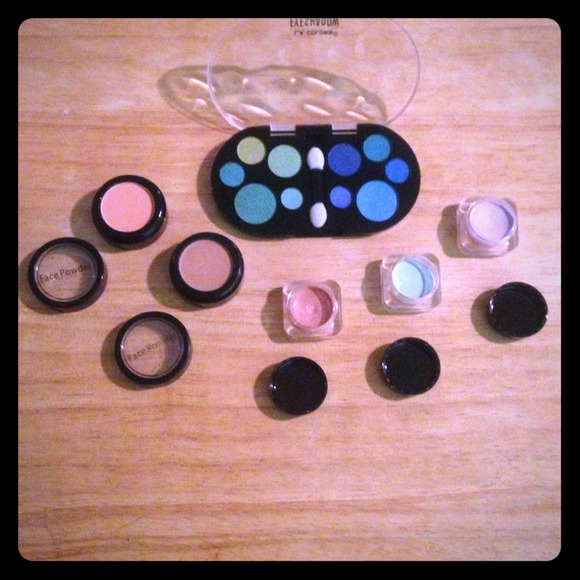 6 piece sample set w/ eyeshadow & powder/blush