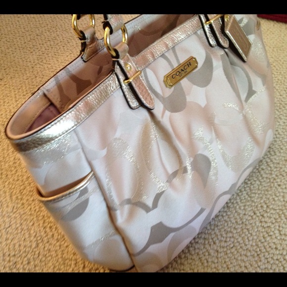 Authentic Coach purse - Picture 2 of 4