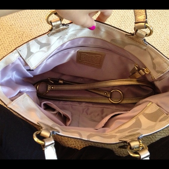 Authentic Coach purse - Picture 3 of 4
