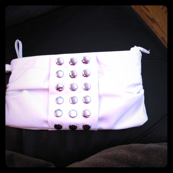 Adorable Steve Madden White Leather Wristlet