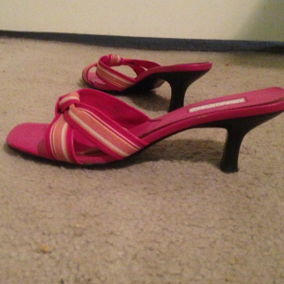 Liz Claiborne pink heel sandals w/ knotted straps - Picture 4 of 4