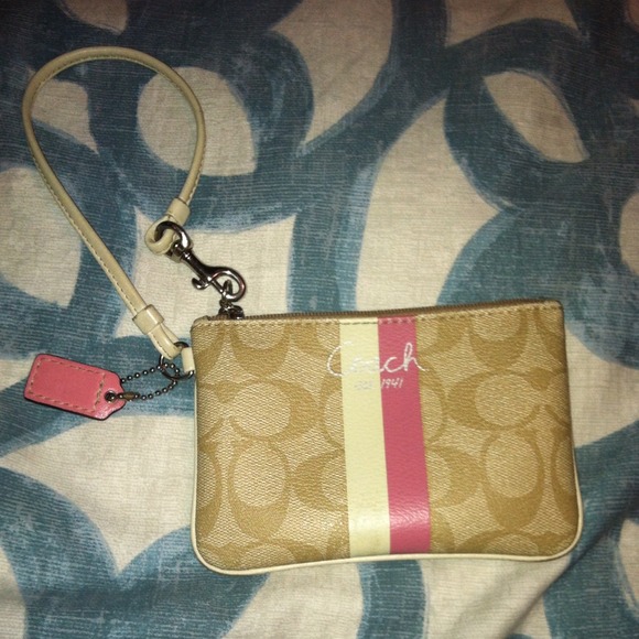 🎉Reduced🎉Leather coach wristlet