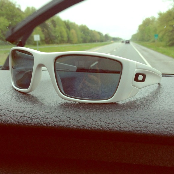 White Oakley fuel cell polarized lenses