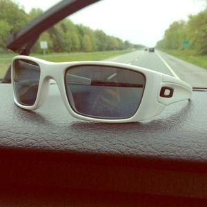 White Oakley fuel cell polarized lenses
