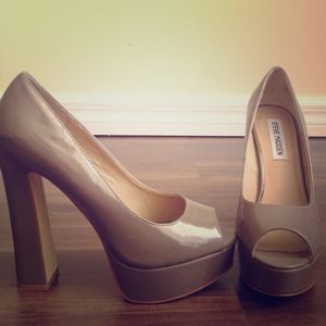 Steve Madden Gray Pumps