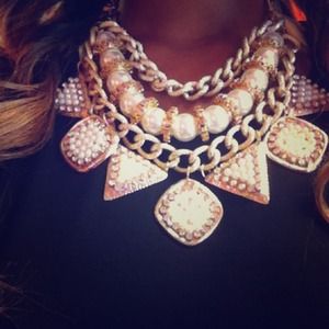 Beautiful square and triangle gold pearl necklace