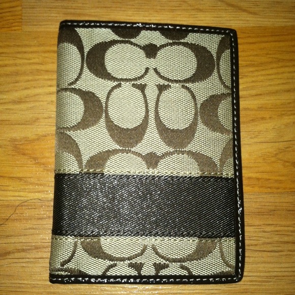 🎀SOLD!!!🎀COACH Signature Passport Wallet