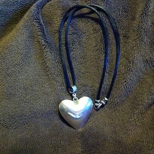Sold!!Silver heart choker