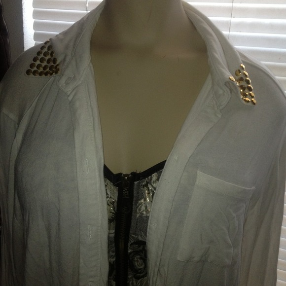 White Cardigan/shirt - Picture 2 of 4