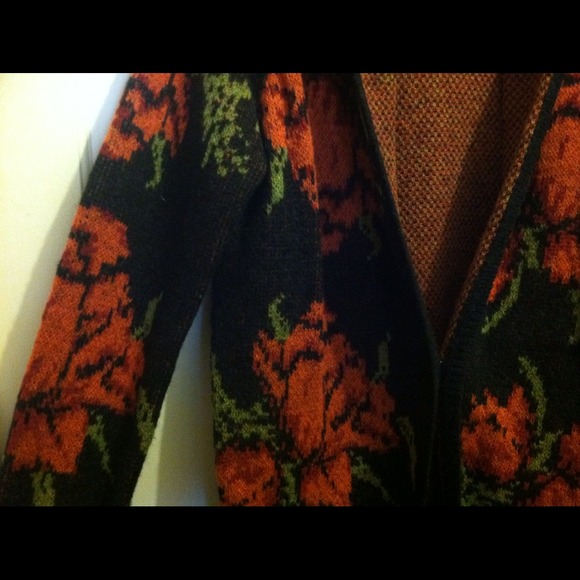 🚫SOLD🚫 Long Rose Print Cardigan - Picture 2 of 4