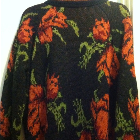 🚫SOLD🚫 Long Rose Print Cardigan - Picture 3 of 4