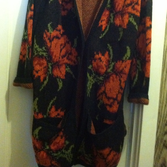 🚫SOLD🚫 Long Rose Print Cardigan - Picture 4 of 4