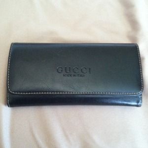 Black Gucci wallet
