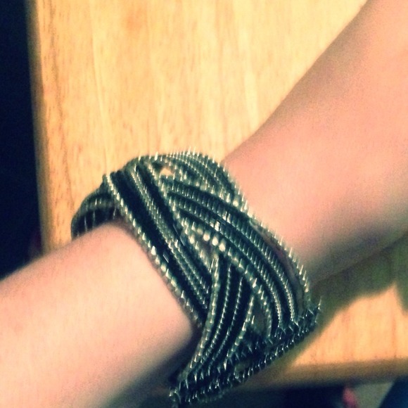 Black and silver beaded criss-crossed bracelet - Picture 1 of 3
