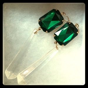 Elegant Emerald color drop earrings