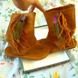 Only been worn 1time cute summer sandal