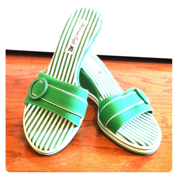 American Eagle green wedge sandals [size 9]