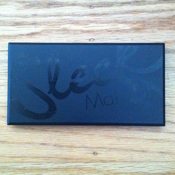 Sleek sunset palette