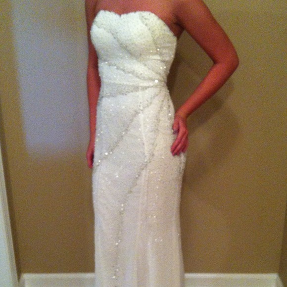 Dresses & Skirts - Beautiful white prom dress