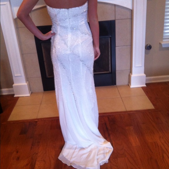 Beautiful white prom dress - Picture 2 of 4