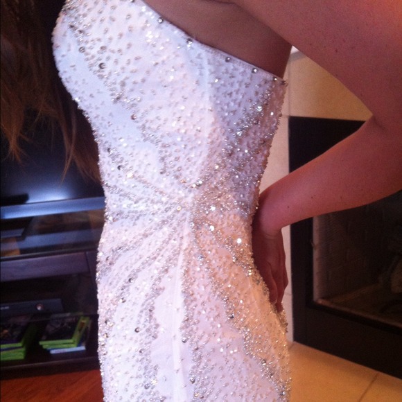Beautiful white prom dress - Picture 3 of 4
