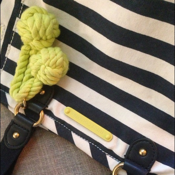 ❌SOLD OUT❌🆕Juicy Couture Willow Tote ⛵ - Picture 2 of 4