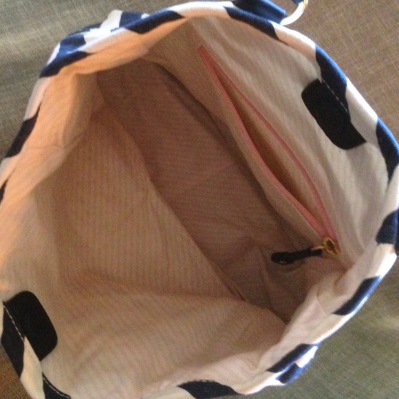 ❌SOLD OUT❌🆕Juicy Couture Willow Tote ⛵ - Picture 3 of 4